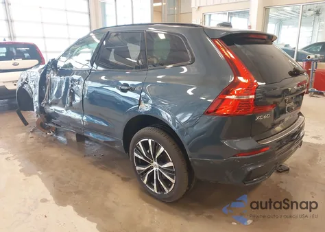 2025 Volvo Xc60 B5 Plus z USA, uszkodzony, nr VIN YV4M12RC1S1103980